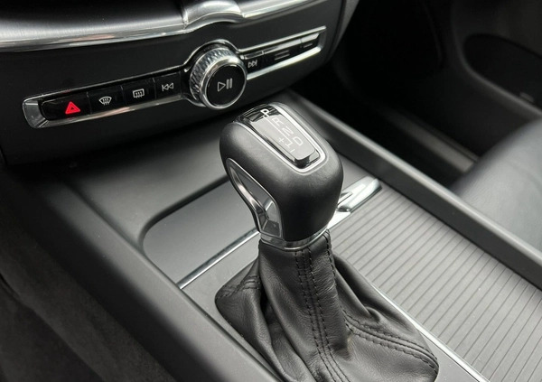 Volvo XC 60 cena 139900 przebieg: 102076, rok produkcji 2019 z Przecław małe 742